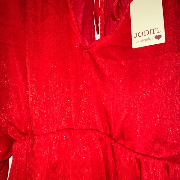 Shimmery wide sleeves short red dress - Picture 3 of 4